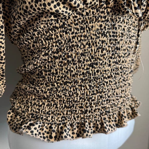 Revamped‎ Women's Leopard Print Half Sleeve Shirred Crop Top Medium V-Neck Tie - Picture 3 of 13